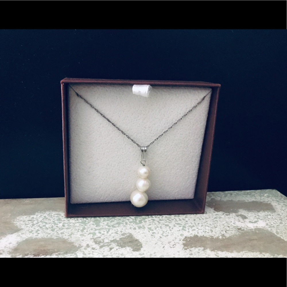 Genuine Pearl Pendant Necklace